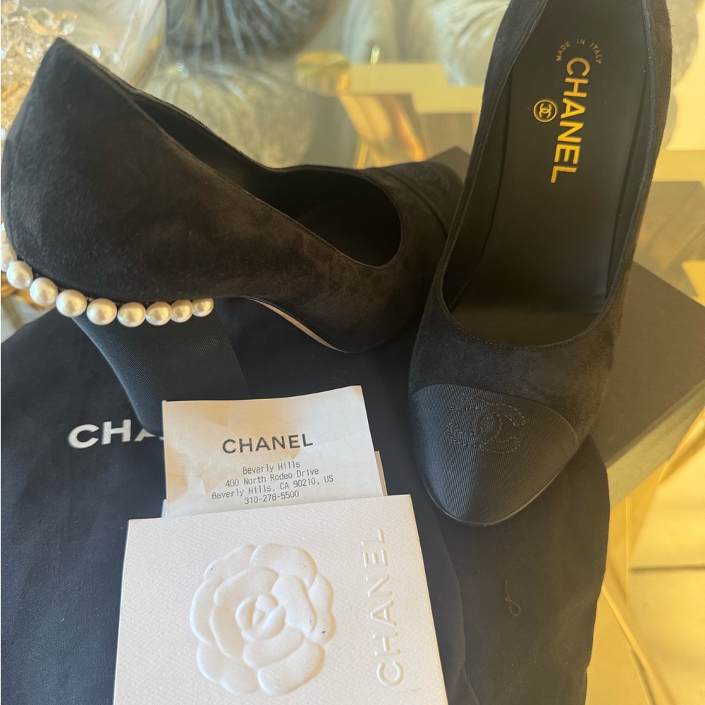 Chanel Black Suede Pearl-Embellished Pump heel size 39